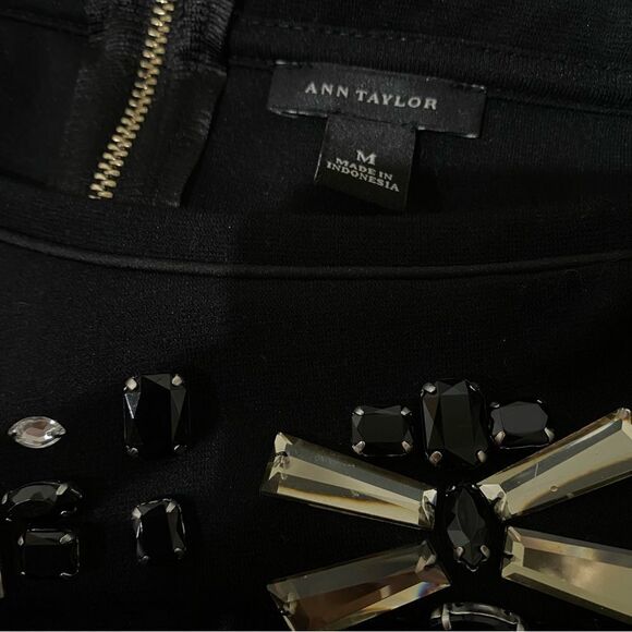 Ann Taylor Jewel Neck Black 3/4 sleeve blouse Size M - Picture 6 of 6